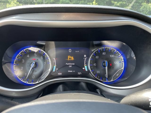 Used 2024 Chrysler Pacifica Touring-L FWD image 34