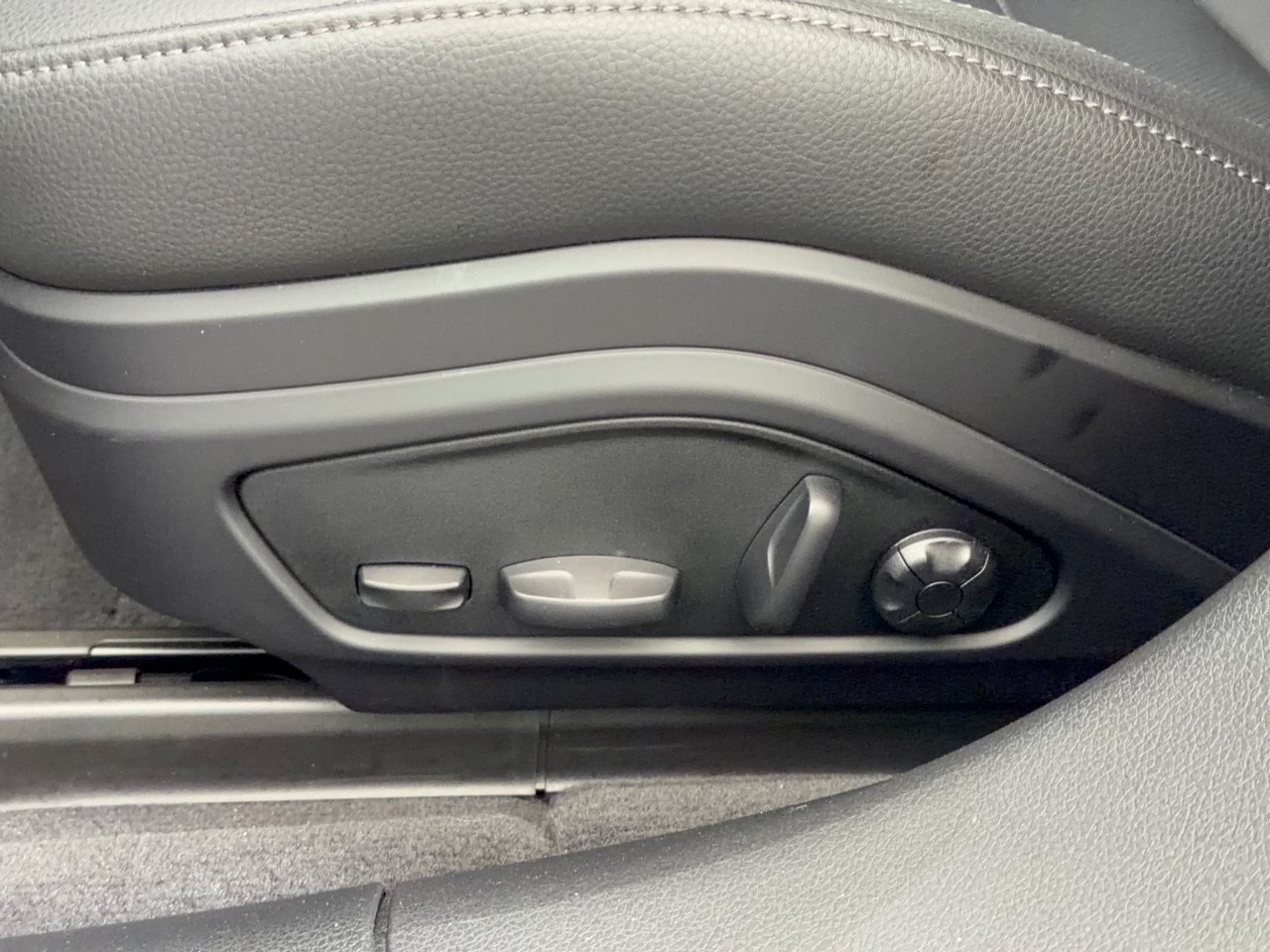 Certified 2025 Porsche Panamera 4 AWD/4WD image 19