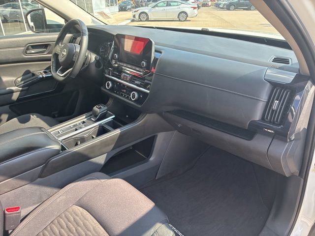 Used 2024 Nissan Pathfinder SV image 12