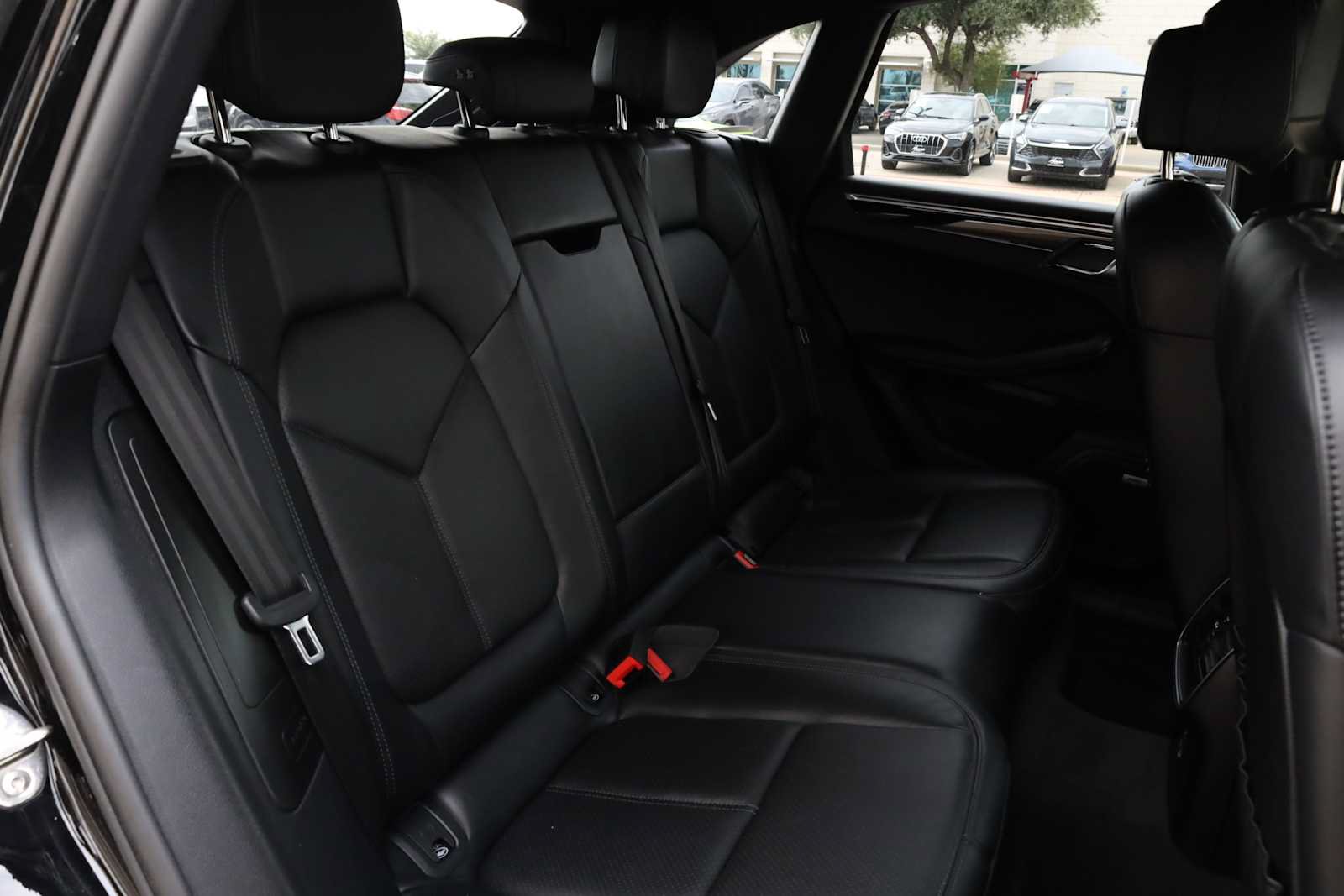 Used 2021 Porsche Macan AWD/4WD image 39