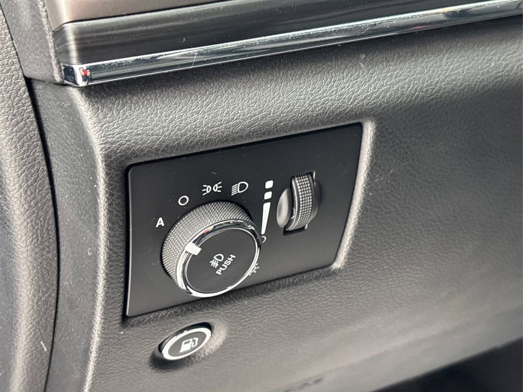 Used 2019 Jeep Grand Cherokee Limited image 30