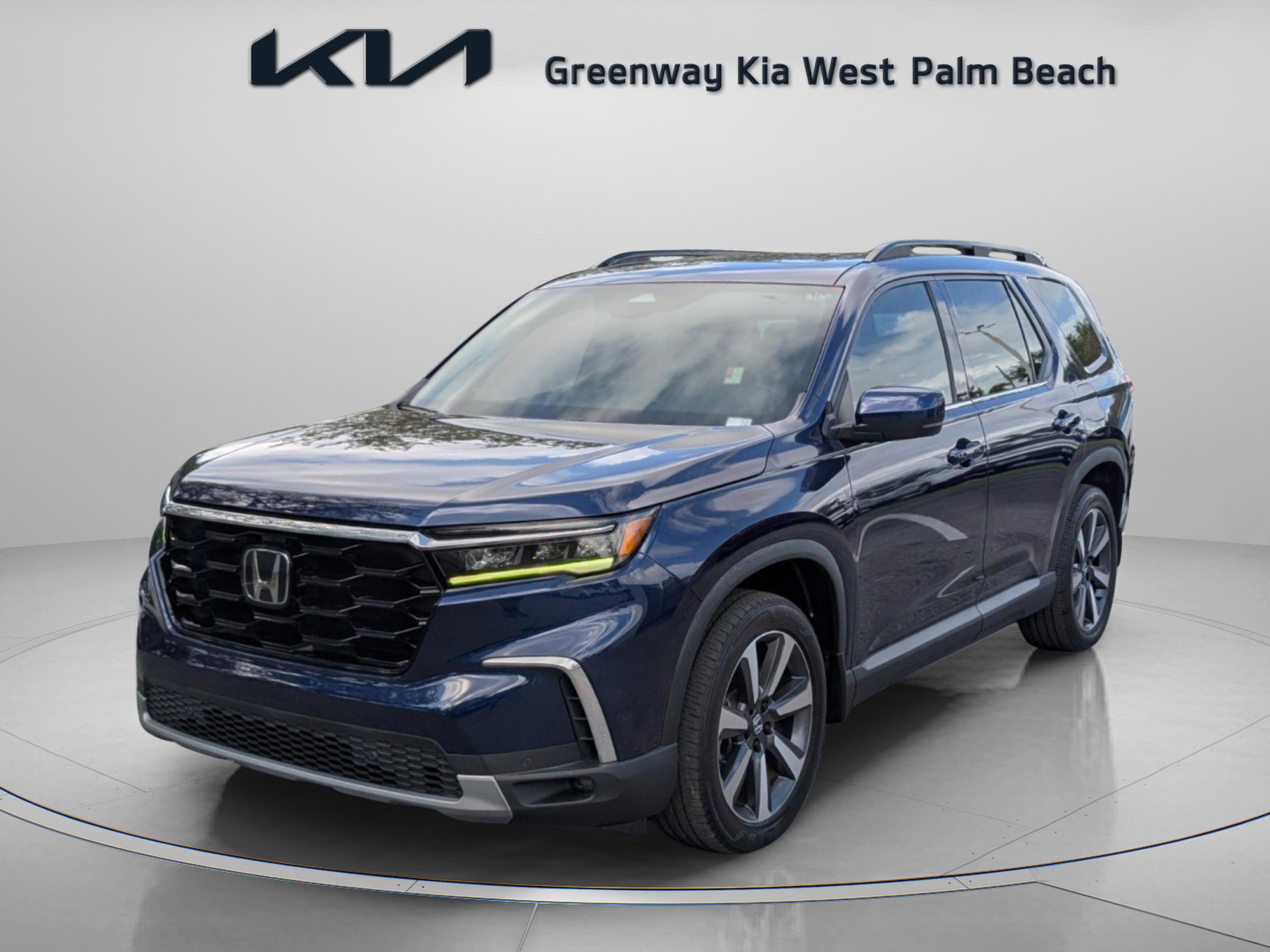 Used 2023 Honda Pilot Touring image 3