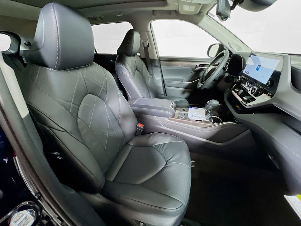 Certified 2026 Toyota Highlander Platinum image 24