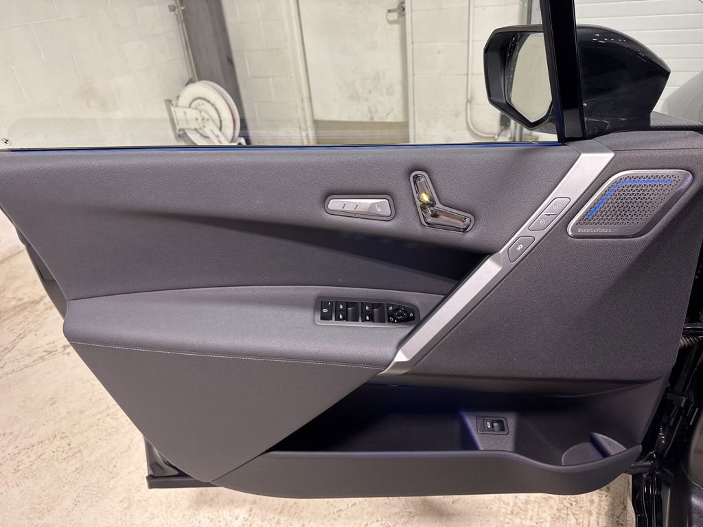 Used 2025 BMW iX M60 image 12