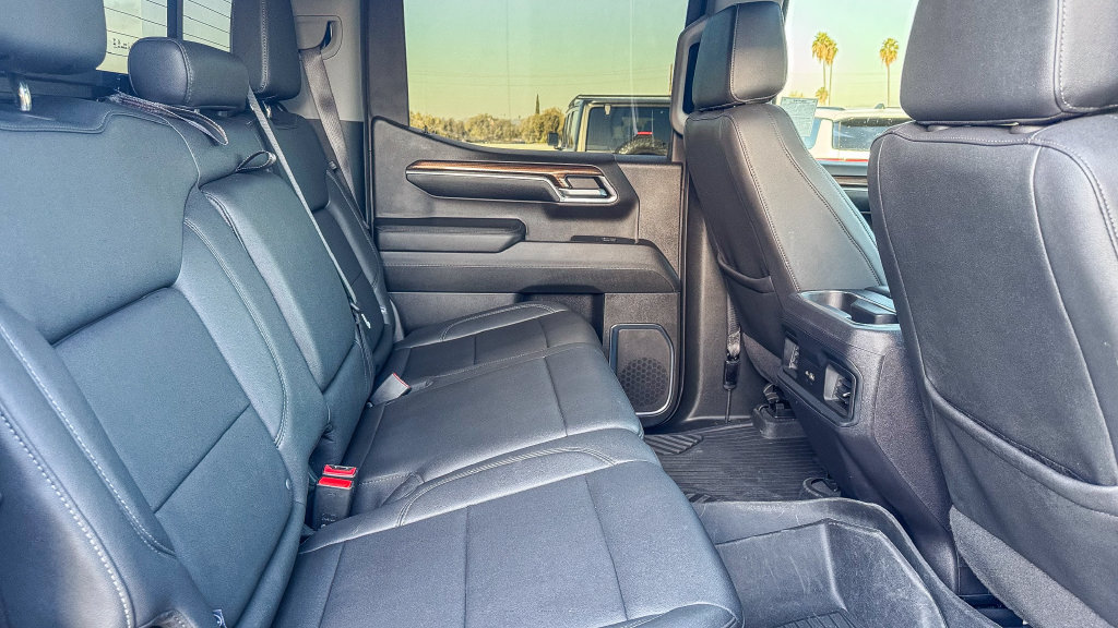Used 2024 Chevrolet Silverado 1500 LT Trail Boss w/ Convenience Package II AWD/4WD image 19