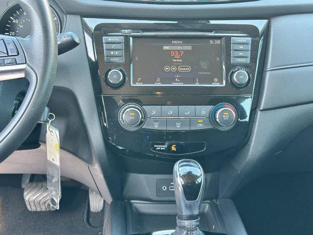 Used 2020 Nissan Rogue S FWD image 12