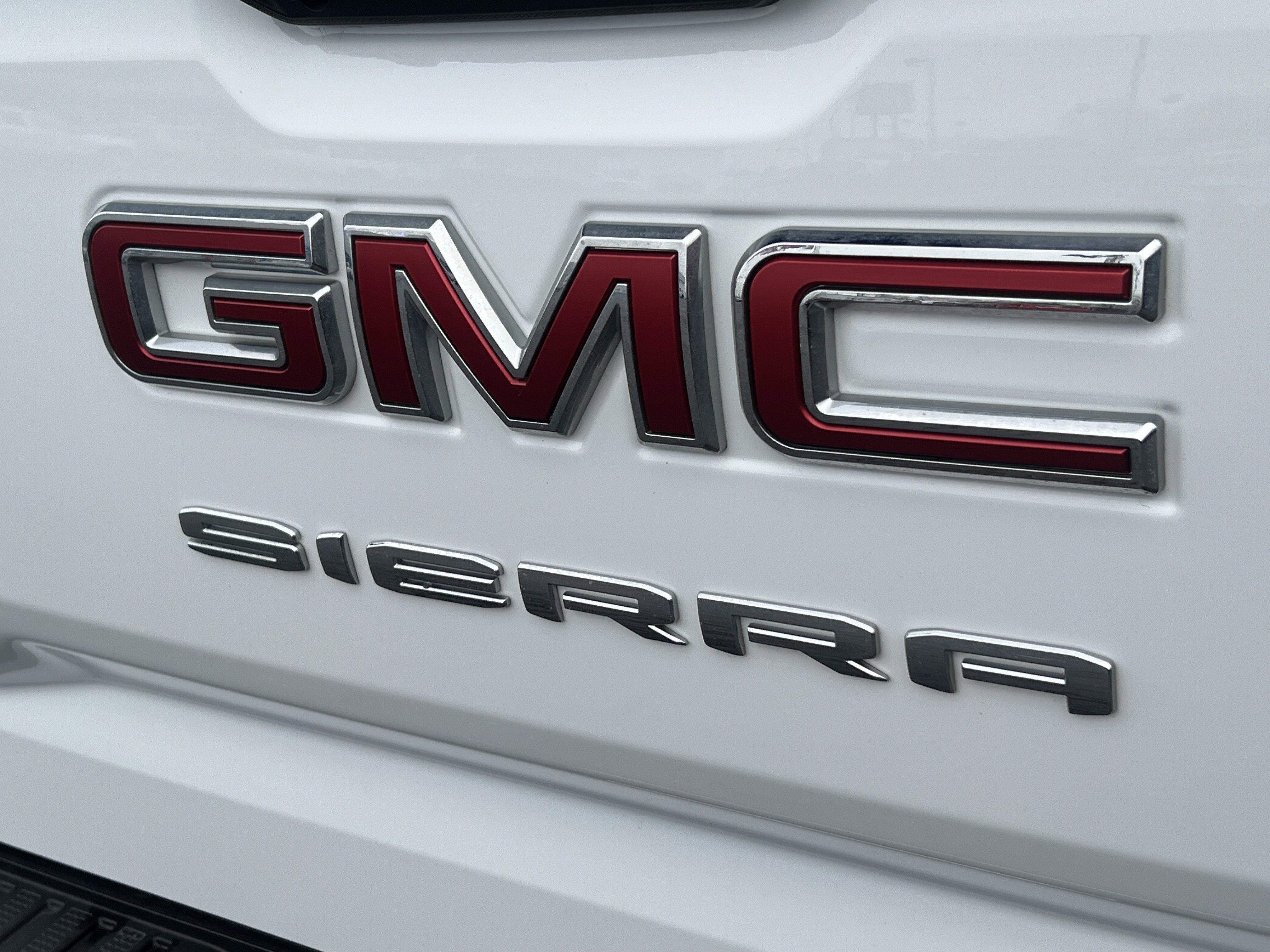 Used 2024 GMC Sierra 1500 SLE w/ Preferred Package image 8