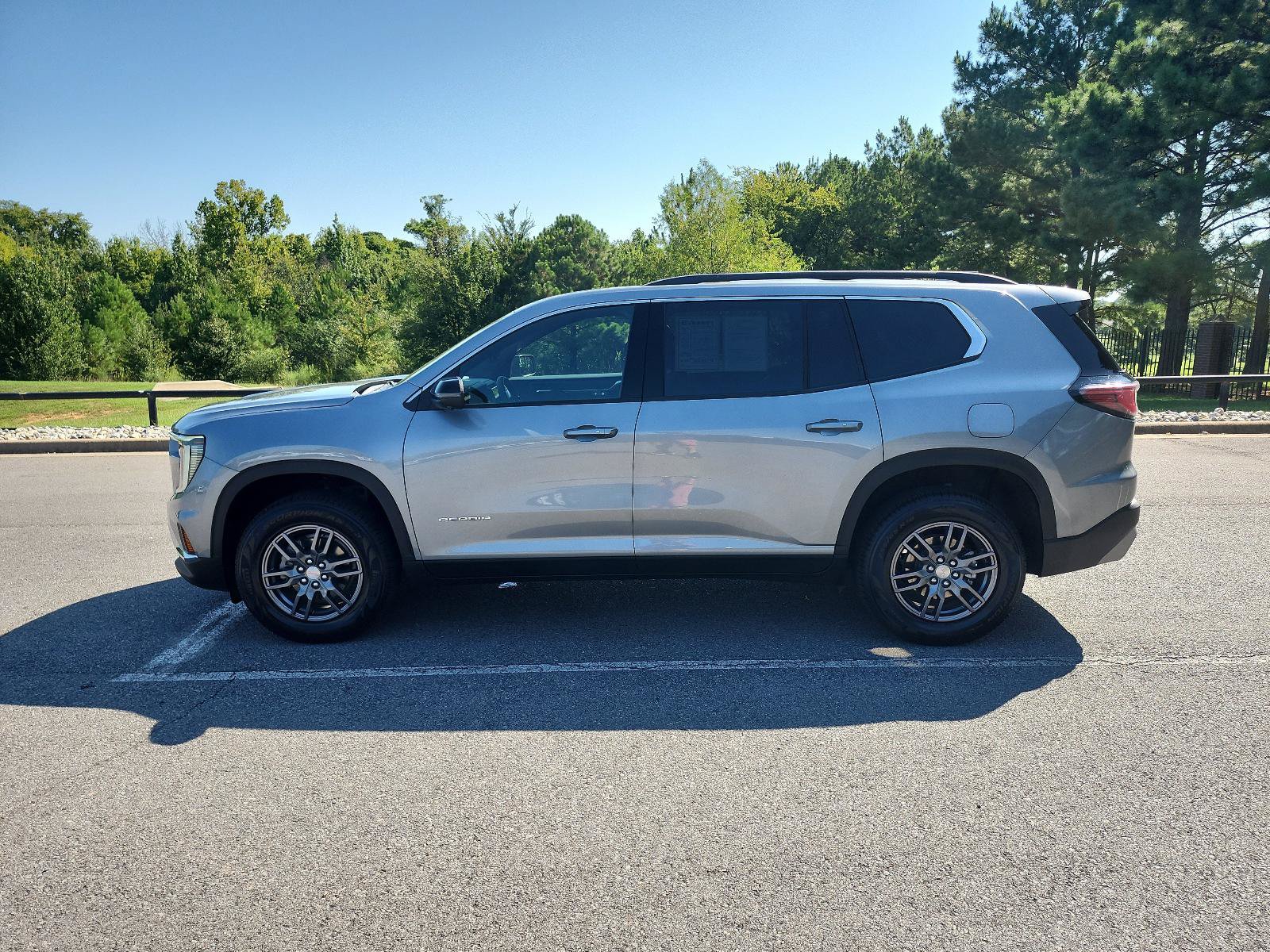 Certified 2025 GMC Acadia Elevation AWD/4WD image 2