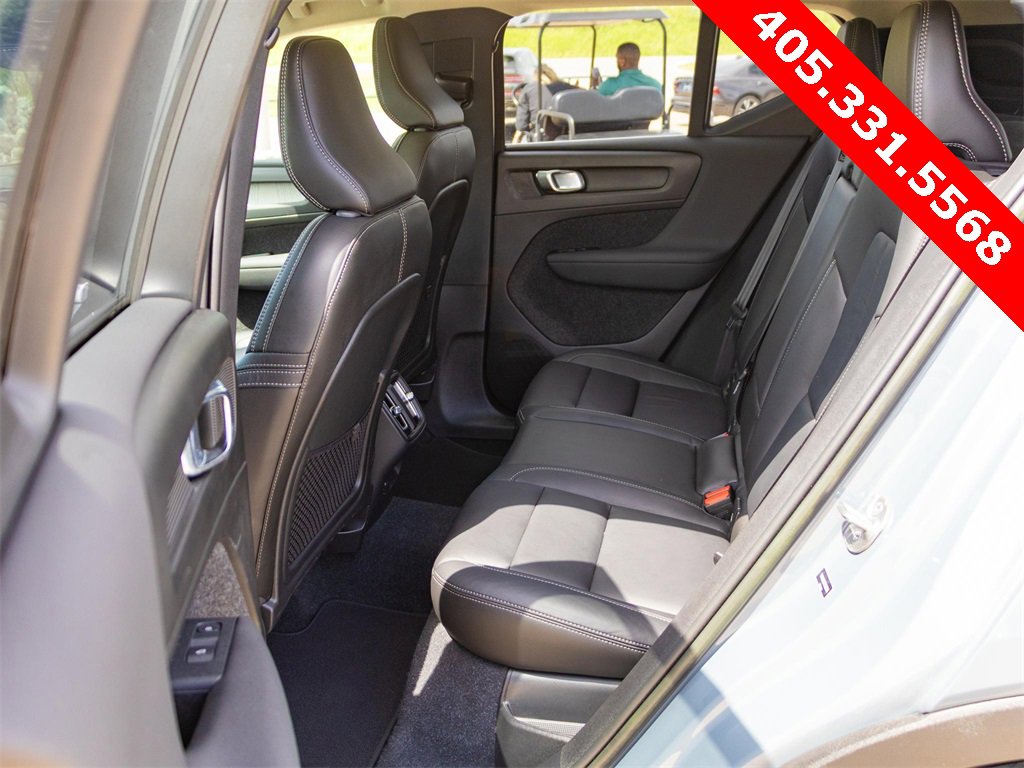 Used 2023 Volvo XC40 B5 Plus image 26