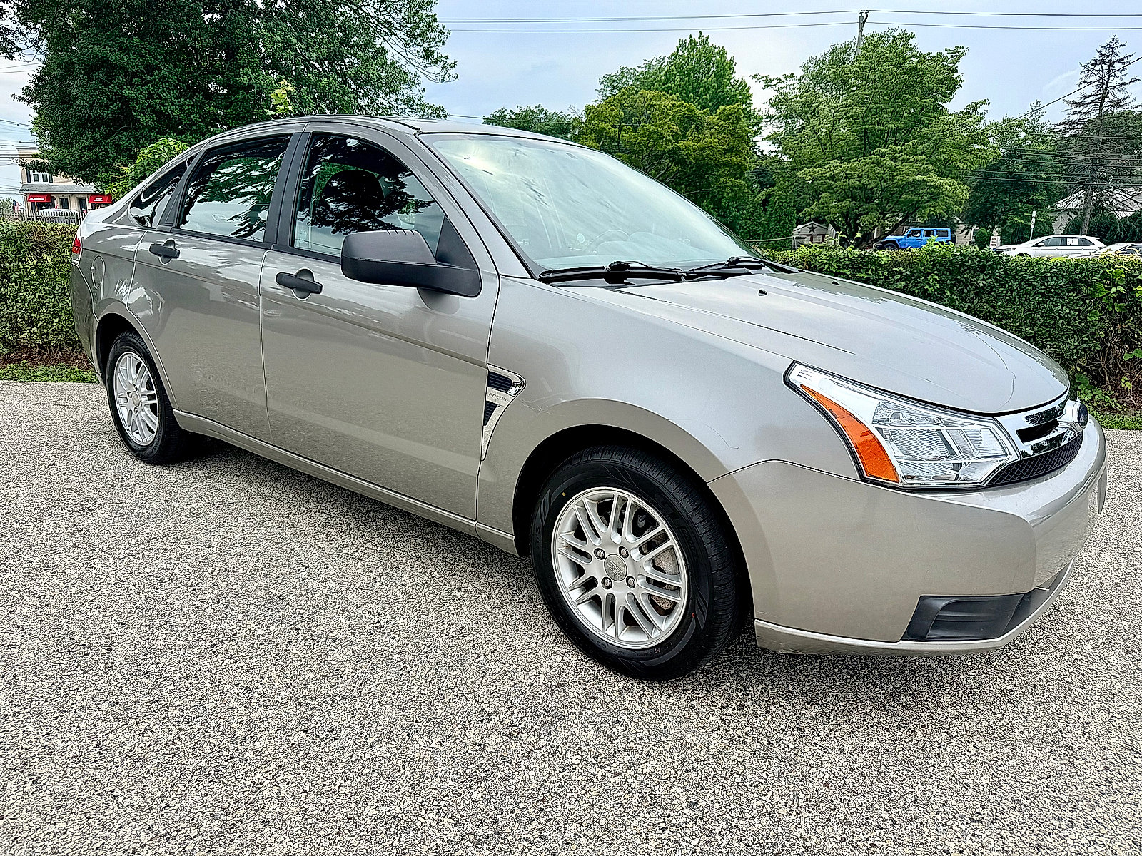 Used 2008 Ford Focus SE FWD image 2