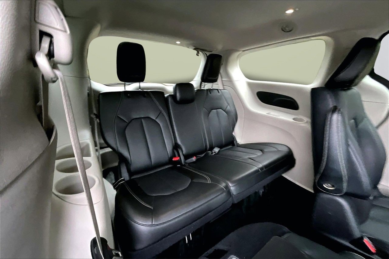 Certified 2024 Chrysler Pacifica Select image 25