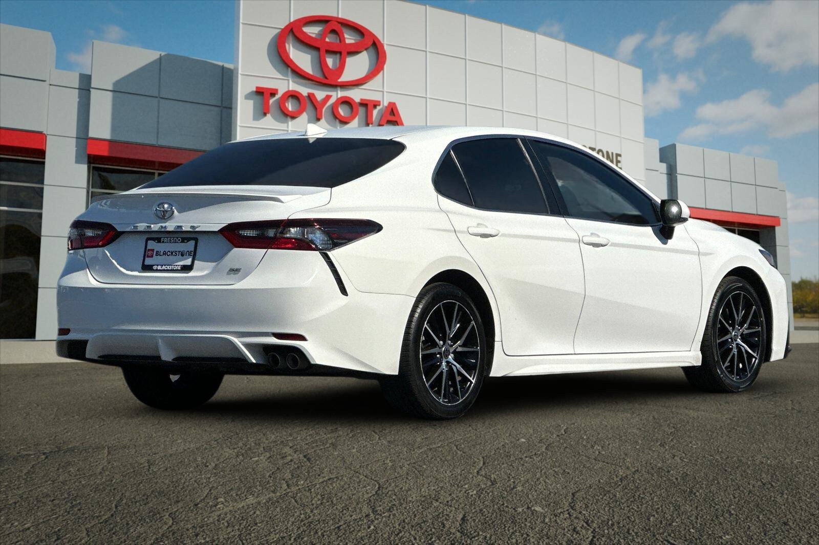 Certified 2022 Toyota Camry SE FWD image 3