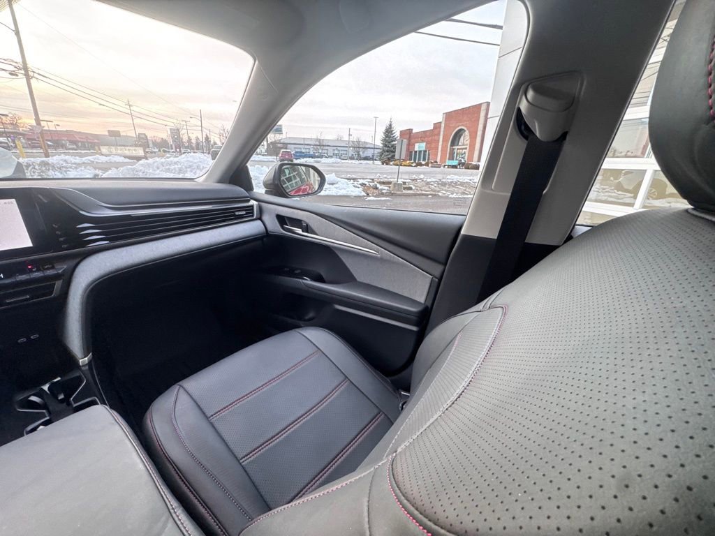 Used 2025 Toyota Camry LE image 24