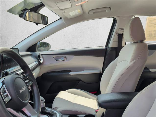 Used 2022 Kia Forte LXS FWD image 14