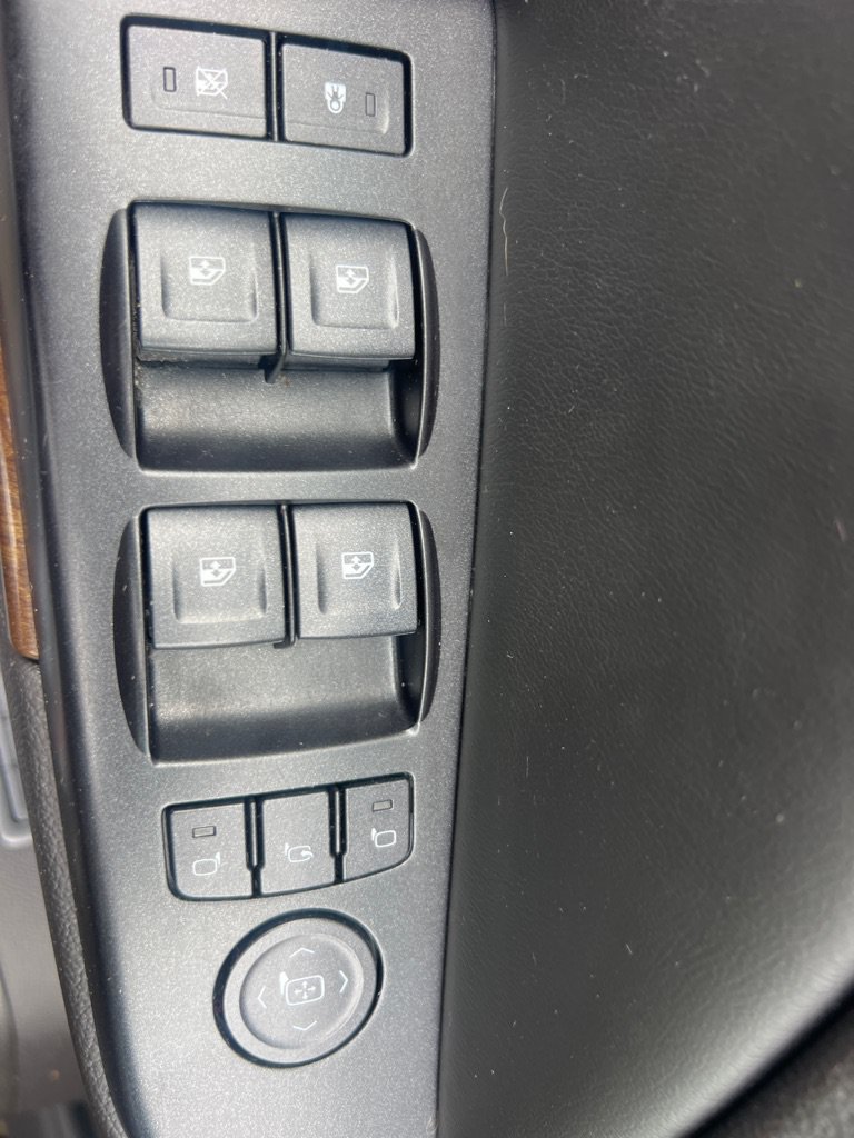 Used 2015 Chevrolet Suburban LT AWD/4WD image 31