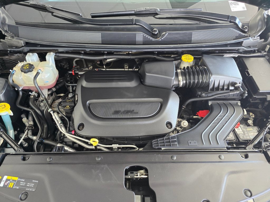 Used 2025 Chrysler Pacifica Select FWD image 12