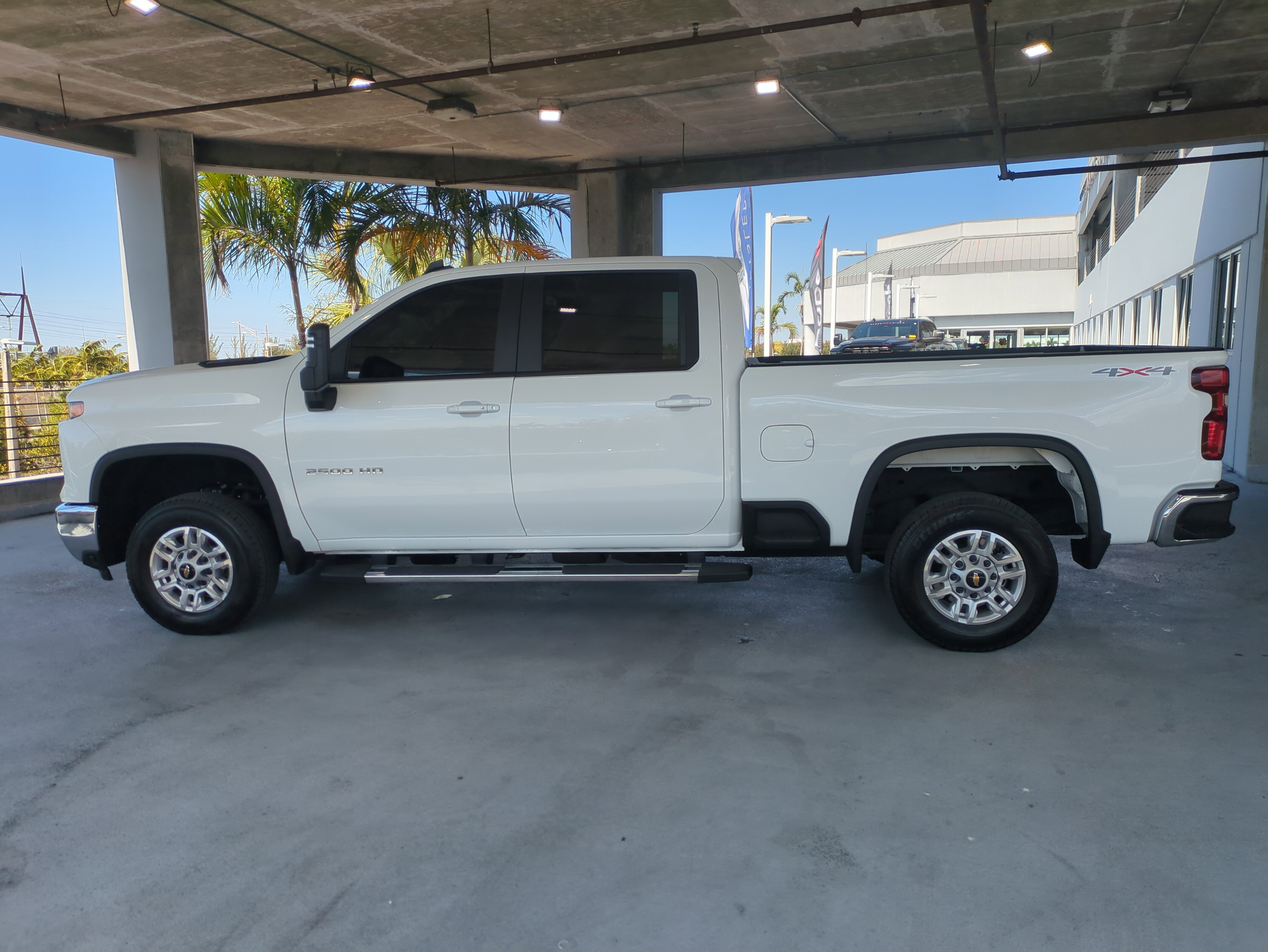 Used 2025 Chevrolet Silverado 2500 LT w/ Convenience Package image 8