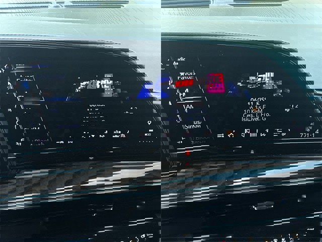 Used 2022 Cadillac Escalade Premium Luxury Platinum image 19