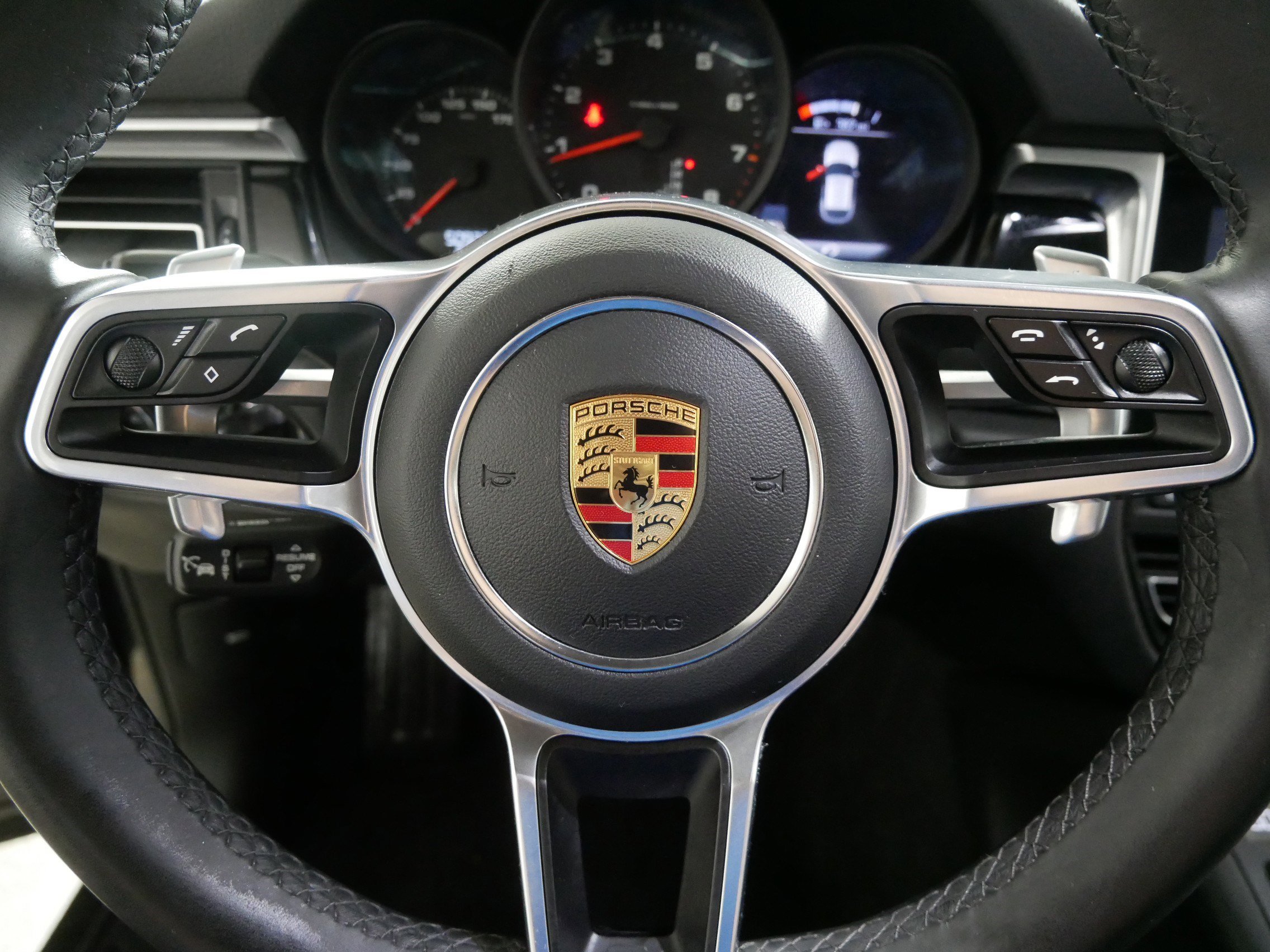 Used 2019 Porsche Macan image 25