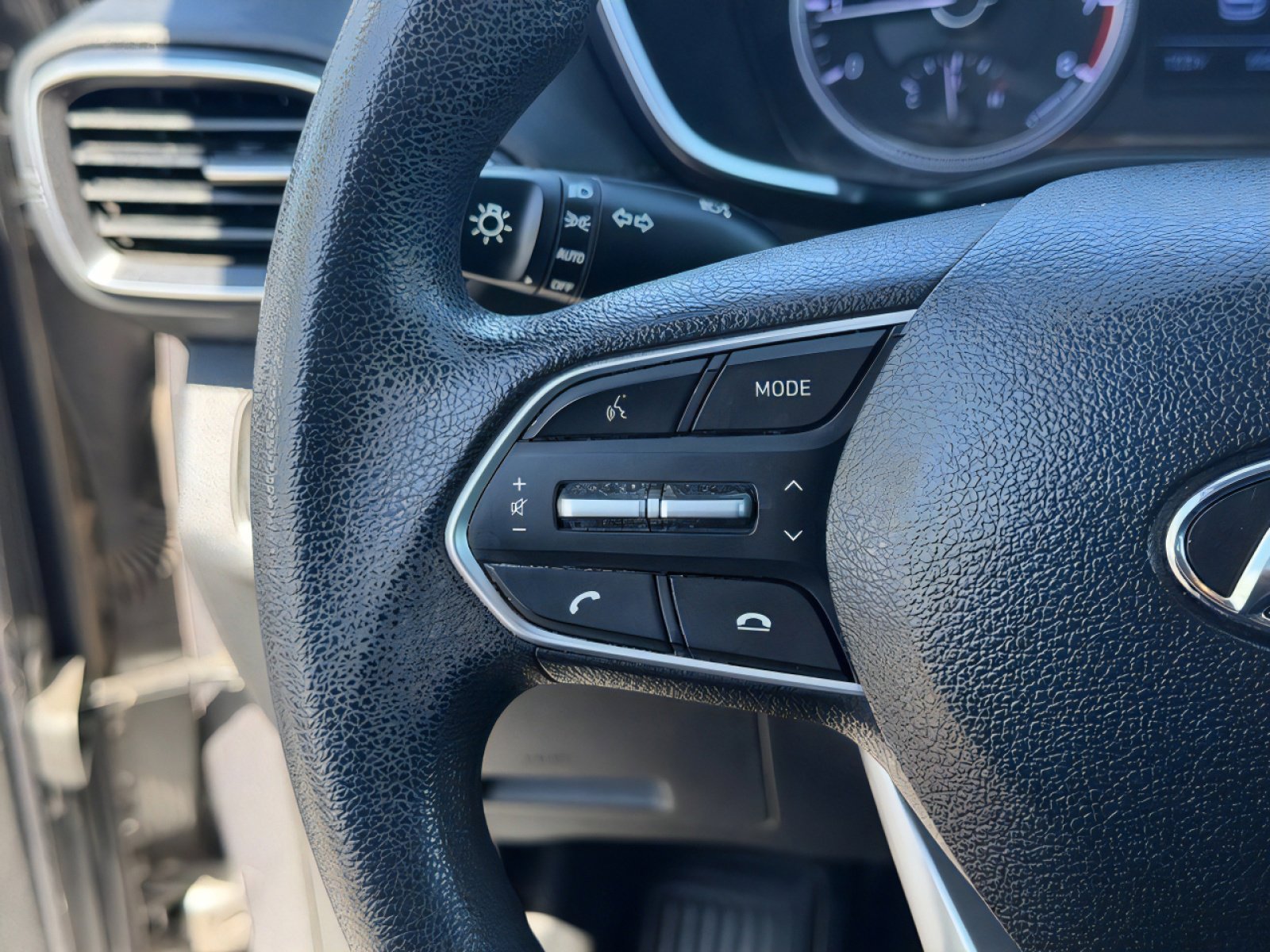 Used 2020 Hyundai Santa Fe SE image 21