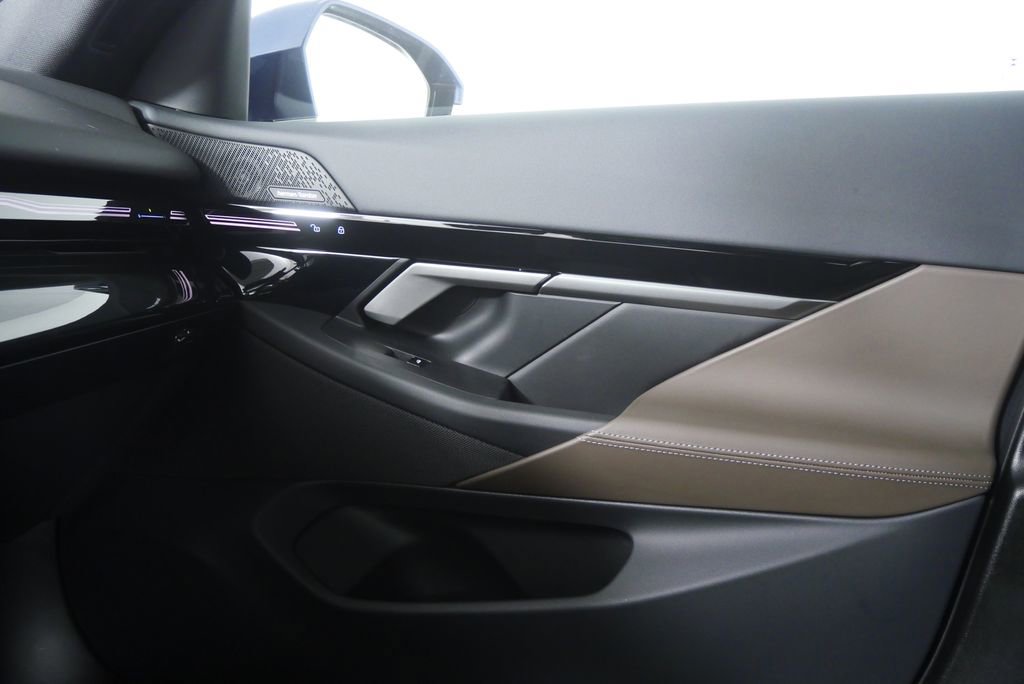 Certified 2025 BMW 530i image 29