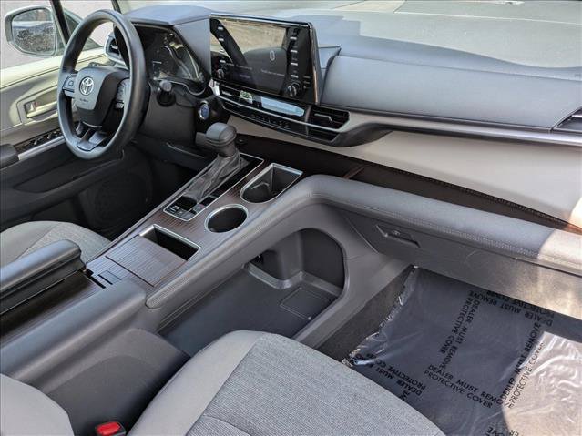 Used 2024 Toyota Sienna LE FWD image 19