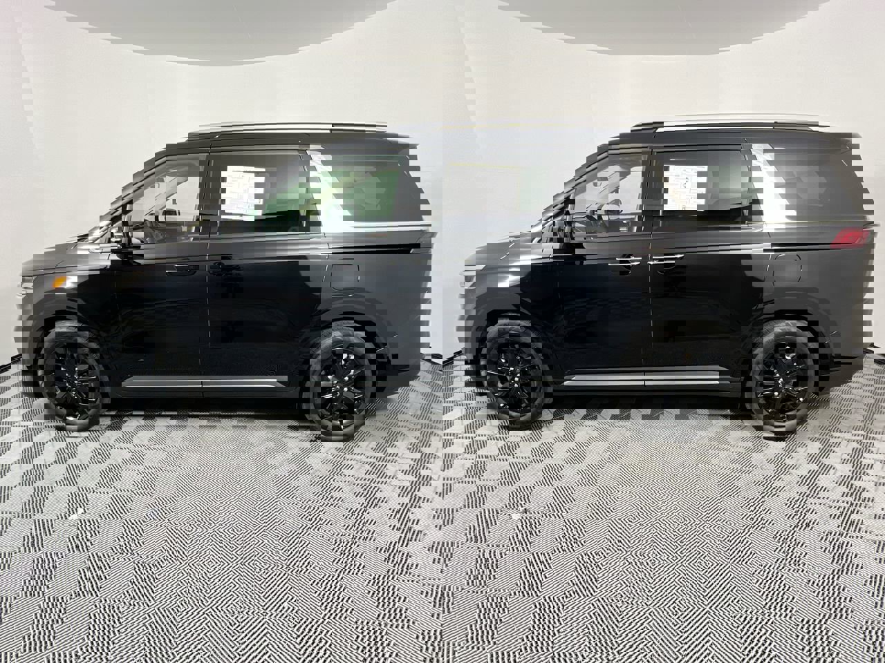 Used 2024 Kia Carnival SX Prestige image 6