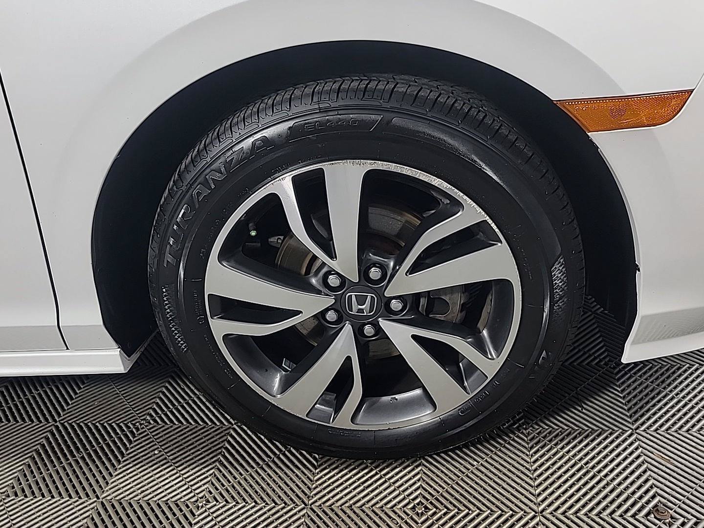 Certified 2022 Honda Odyssey Touring image 3