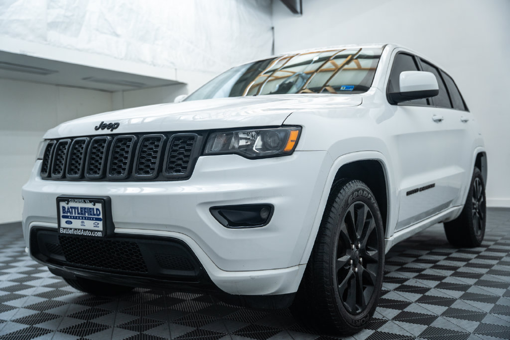 Used 2019 Jeep Grand Cherokee Altitude AWD/4WD image 3
