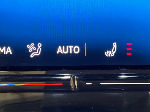 Used 2025 Volkswagen Tiguan SE FWD image 26