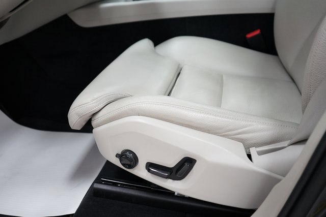 Used 2019 Volvo XC60 T5 Momentum w/ Multimedia Package image 30