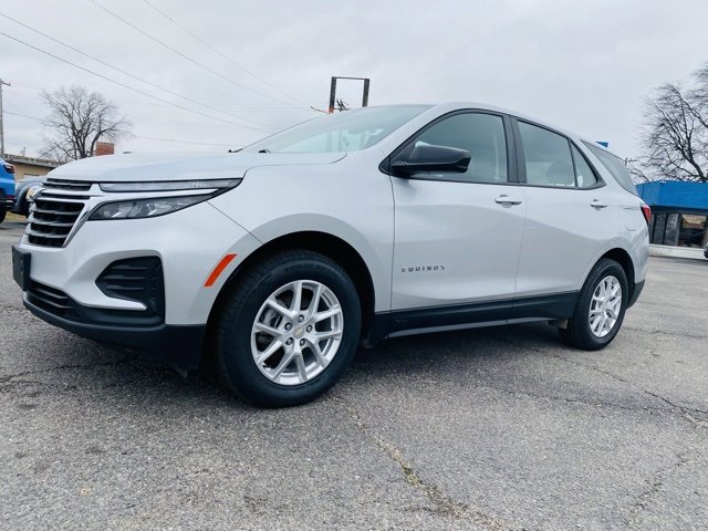 Used 2022 Chevrolet Equinox LS image 3