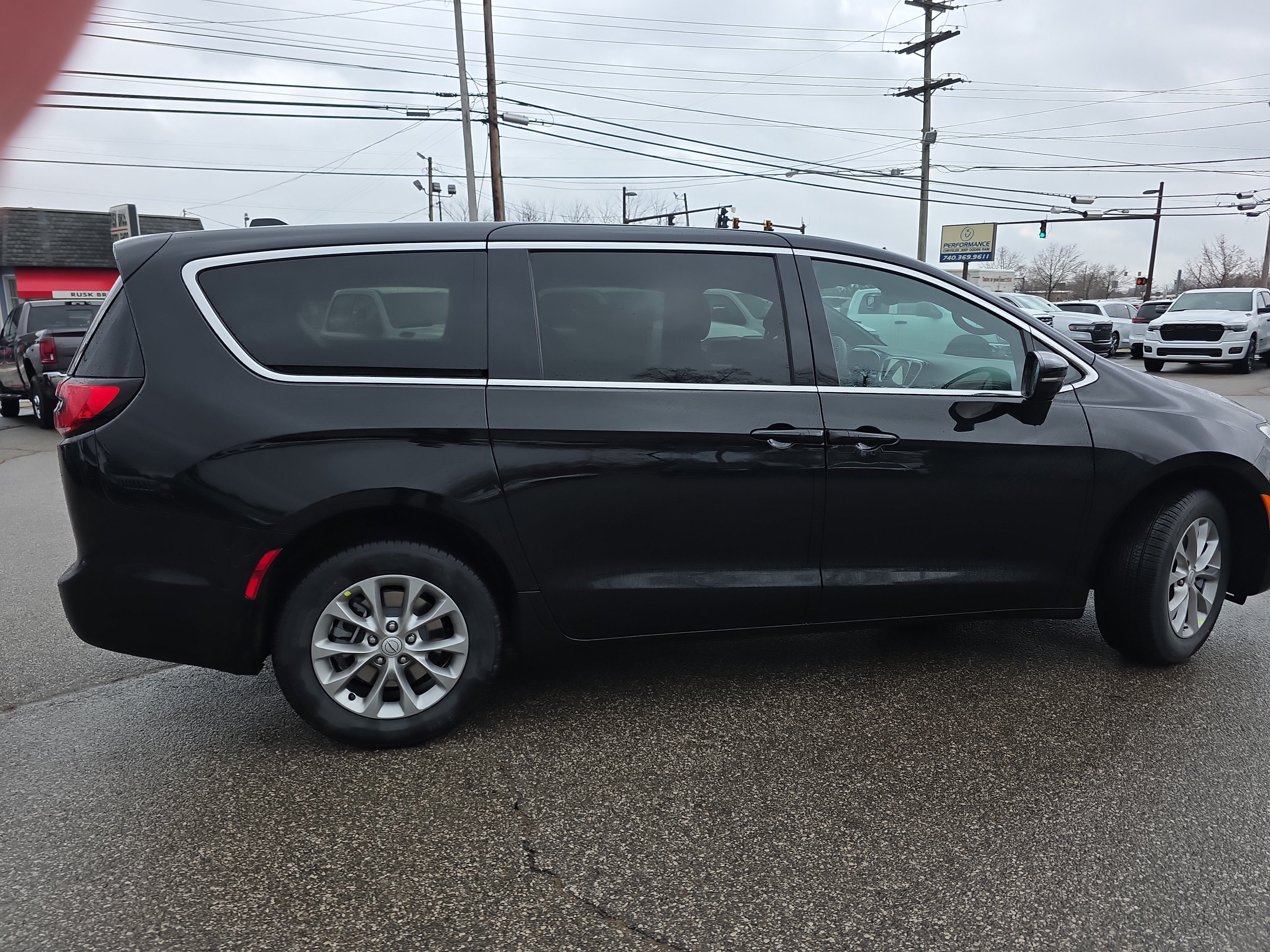 New 2026 Chrysler Pacifica Select AWD/4WD image 25
