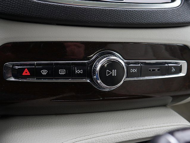 Used 2016 Volvo XC90 T6 Momentum w/ Momentum Plus Package image 39