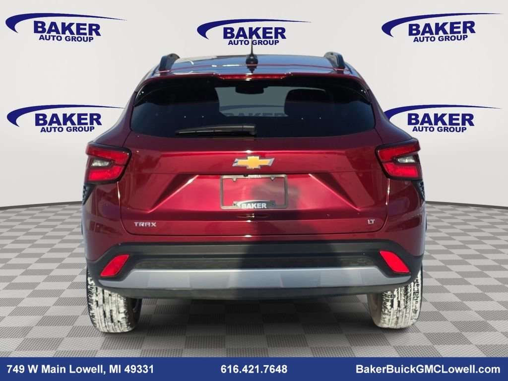 Used 2025 Chevrolet Trax LT w/ LT Convenience Package image 6