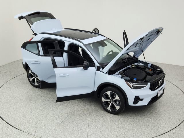 New 2026 Volvo XC40 B5 Plus w/ Protection Package Premier image 38