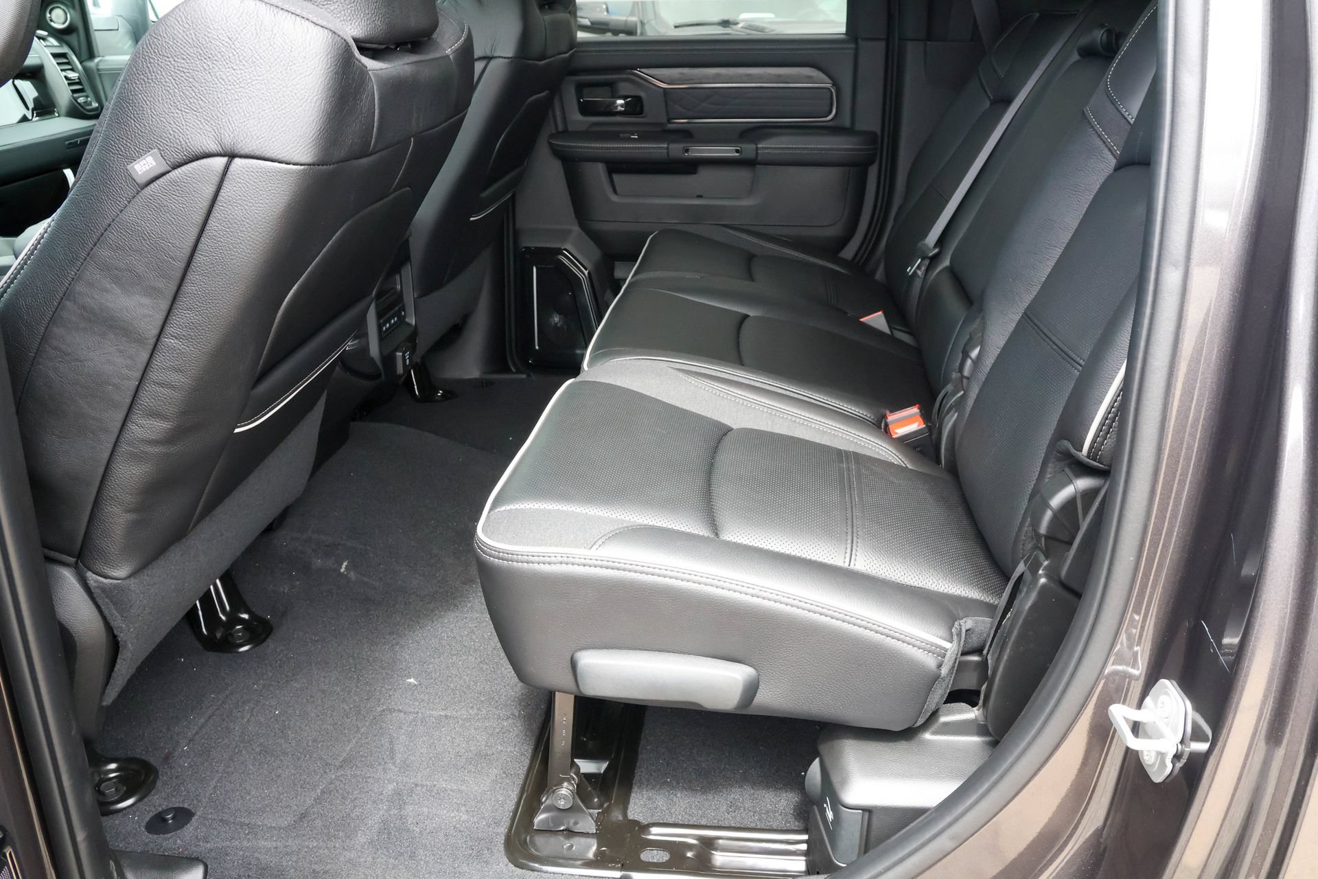 New 2026 RAM 2500 Limited AWD/4WD image 16