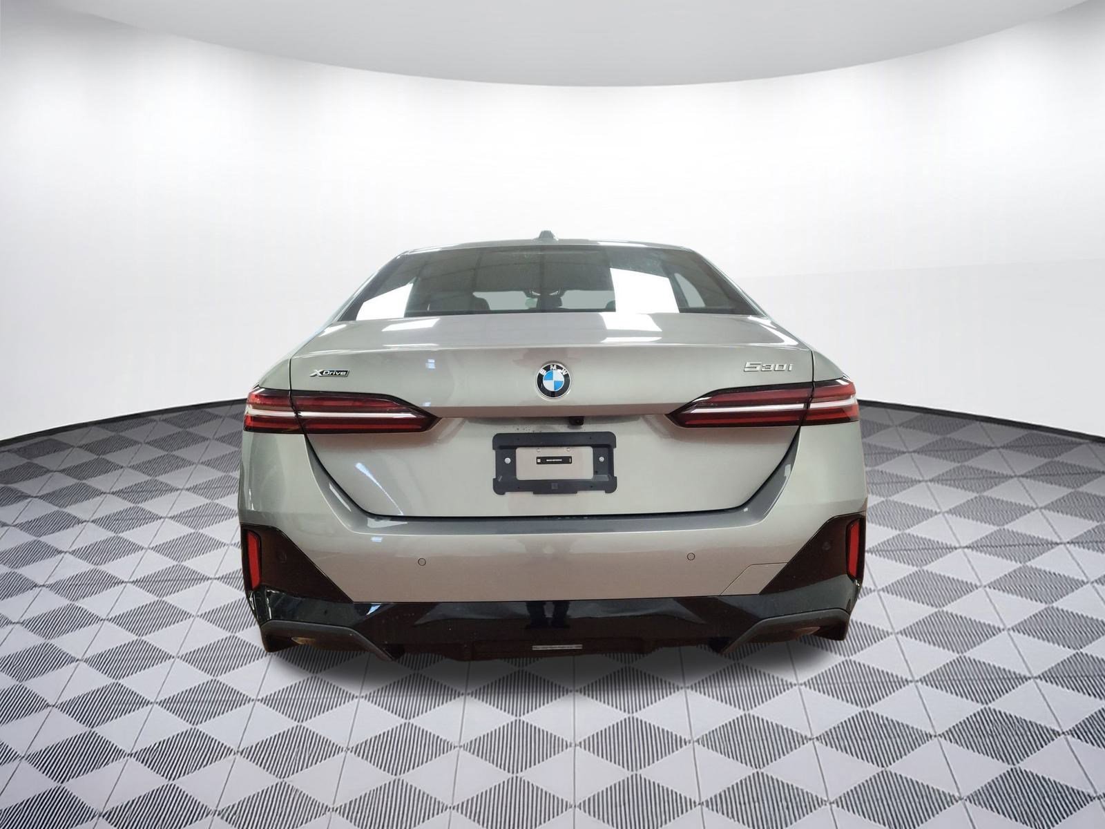 New 2026 BMW 530i xDrive w/ M Sport Package AWD/4WD image 9