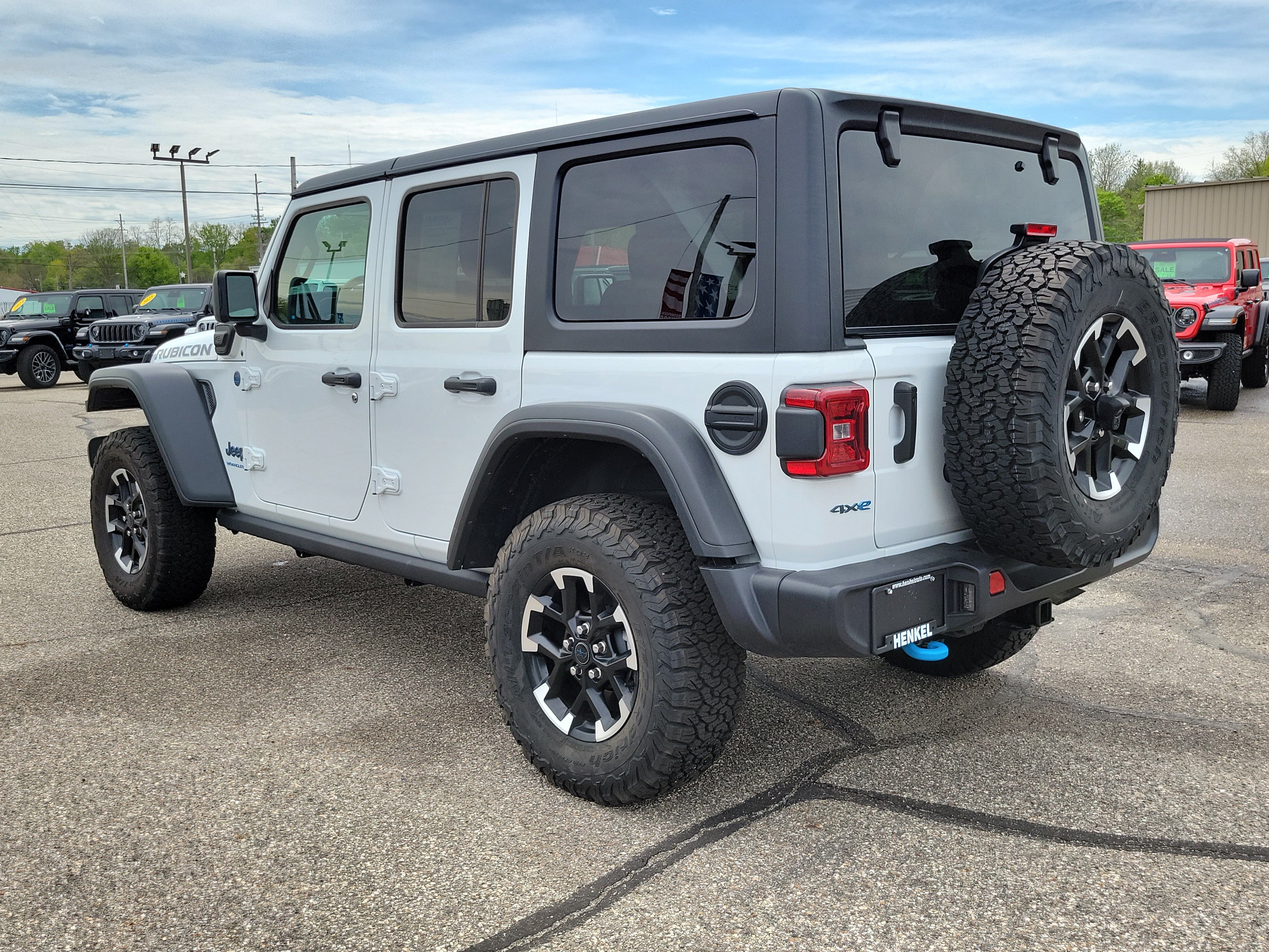 Used 2025 Jeep Wrangler Unlimited Rubicon 4xe w/ Convenience Group AWD/4WD image 3