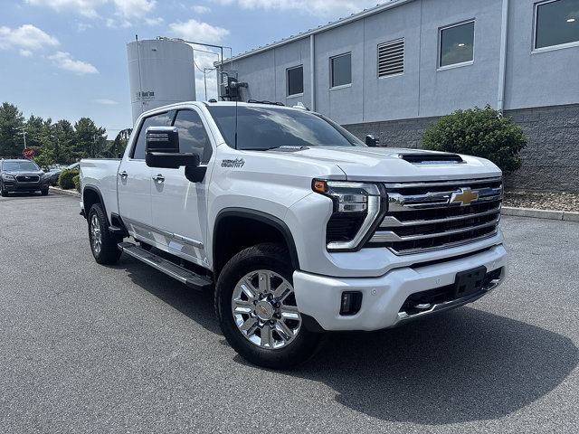 Used 2024 Chevrolet Silverado 2500 High Country w/ High Country Premium Package AWD/4WD image 2