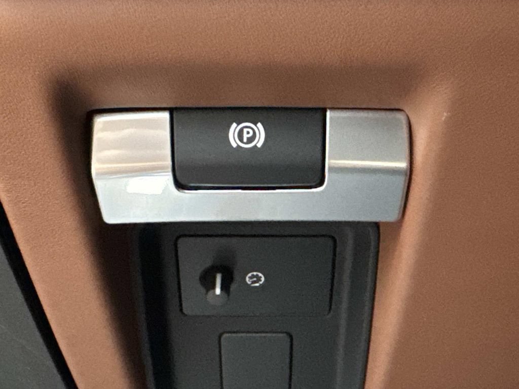 New 2026 Land Rover Defender 110 AWD/4WD image 30