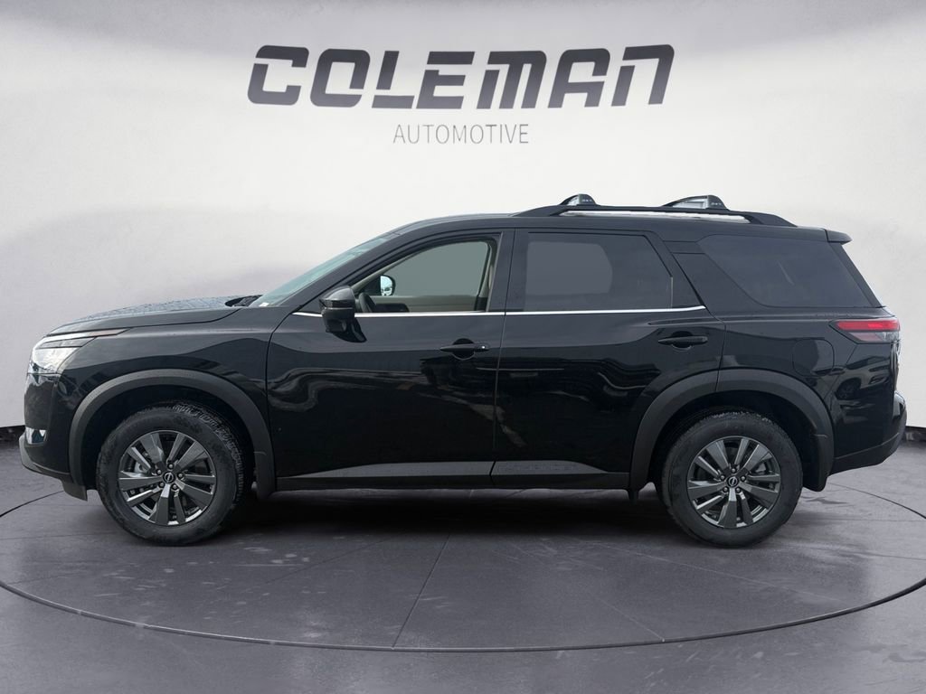 New 2025 Nissan Pathfinder SV image 2