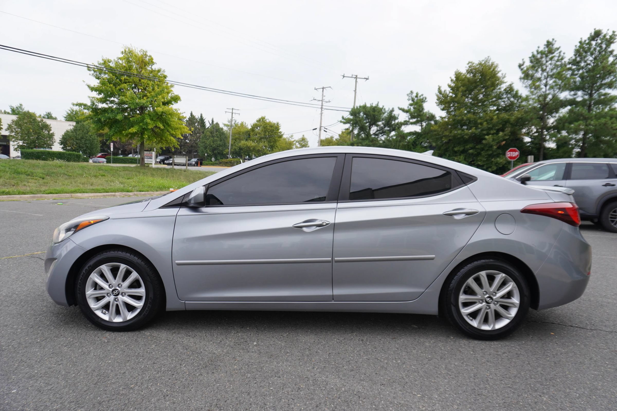 Used 2015 Hyundai Elantra SE w/ Option Group 02 FWD image 4