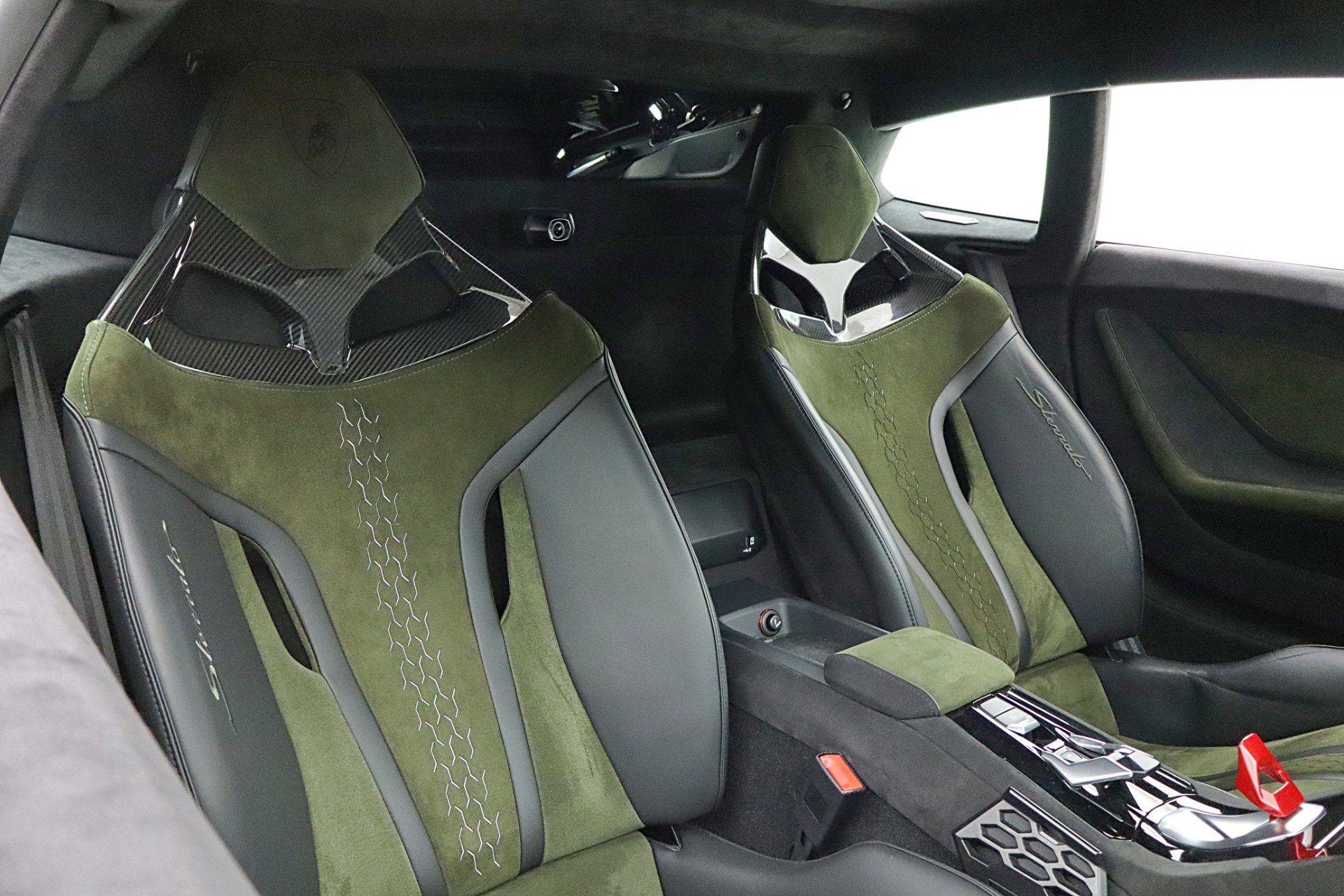 Used 2023 Lamborghini Huracan Sterrato image 33