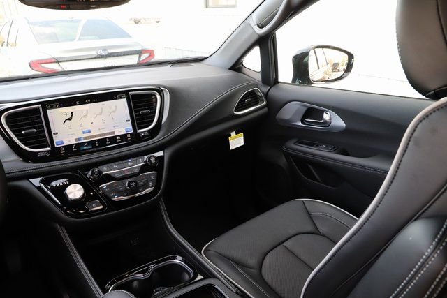 New 2026 Chrysler Pacifica Limited w/ S Appearance Package image 27