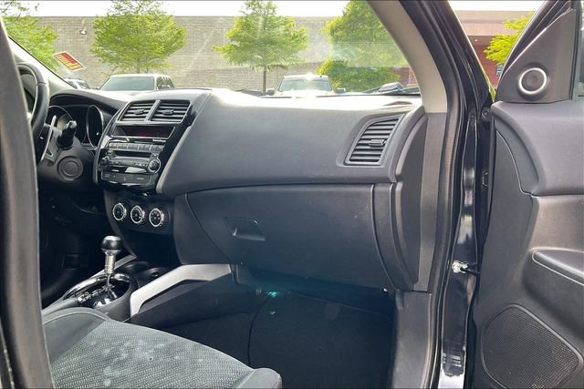 Used 2013 Mitsubishi Outlander Sport SE AWD/4WD image 16