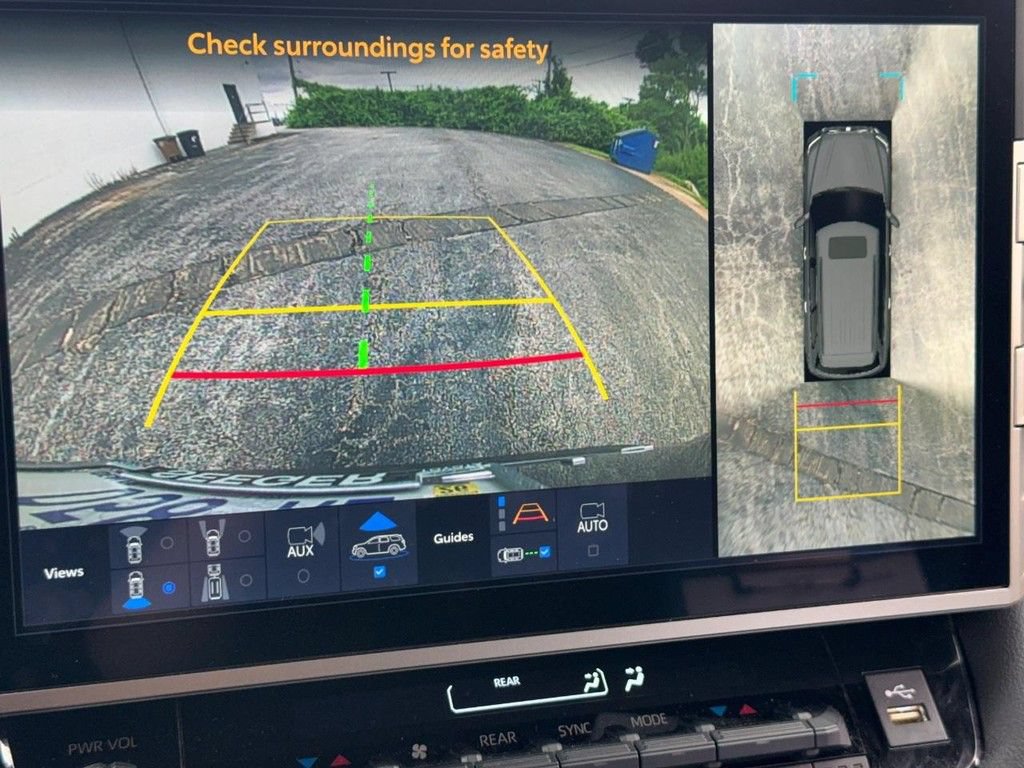 Used 2025 Toyota Sequoia Limited w/ Tow Technology Package AWD/4WD image 31