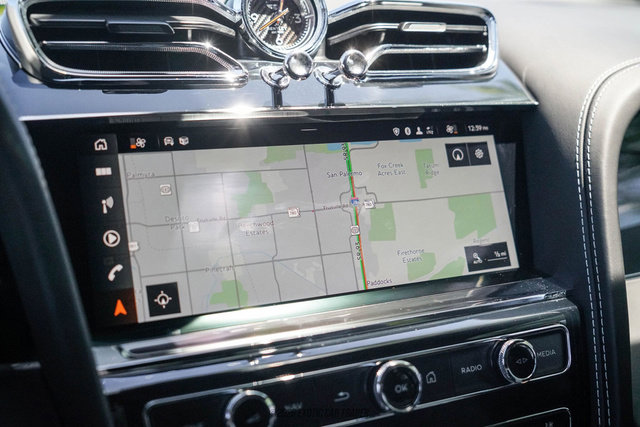 Used 2021 Bentley Bentayga AWD/4WD image 48