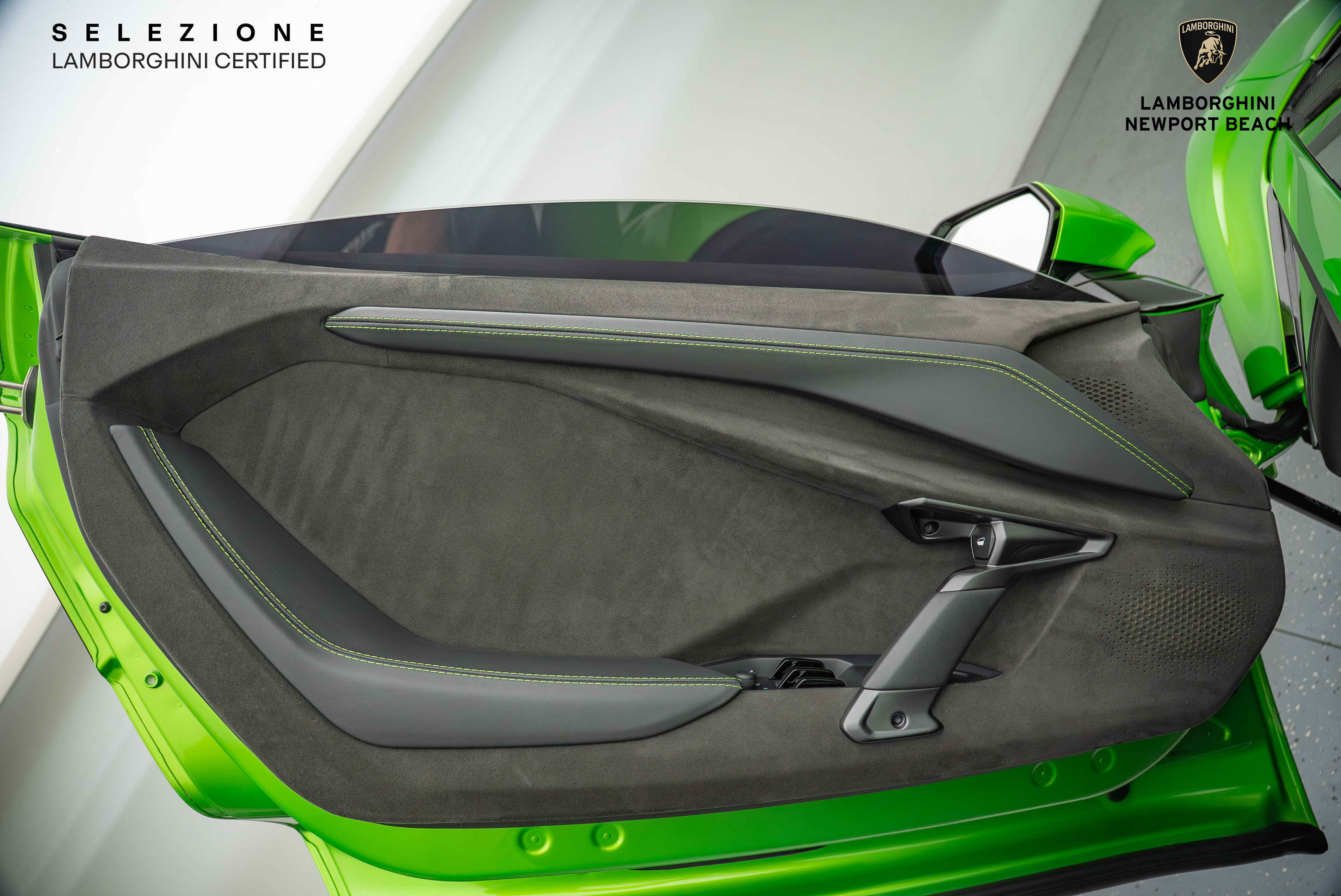Used 2024 Lamborghini Revuelto AWD/4WD image 39