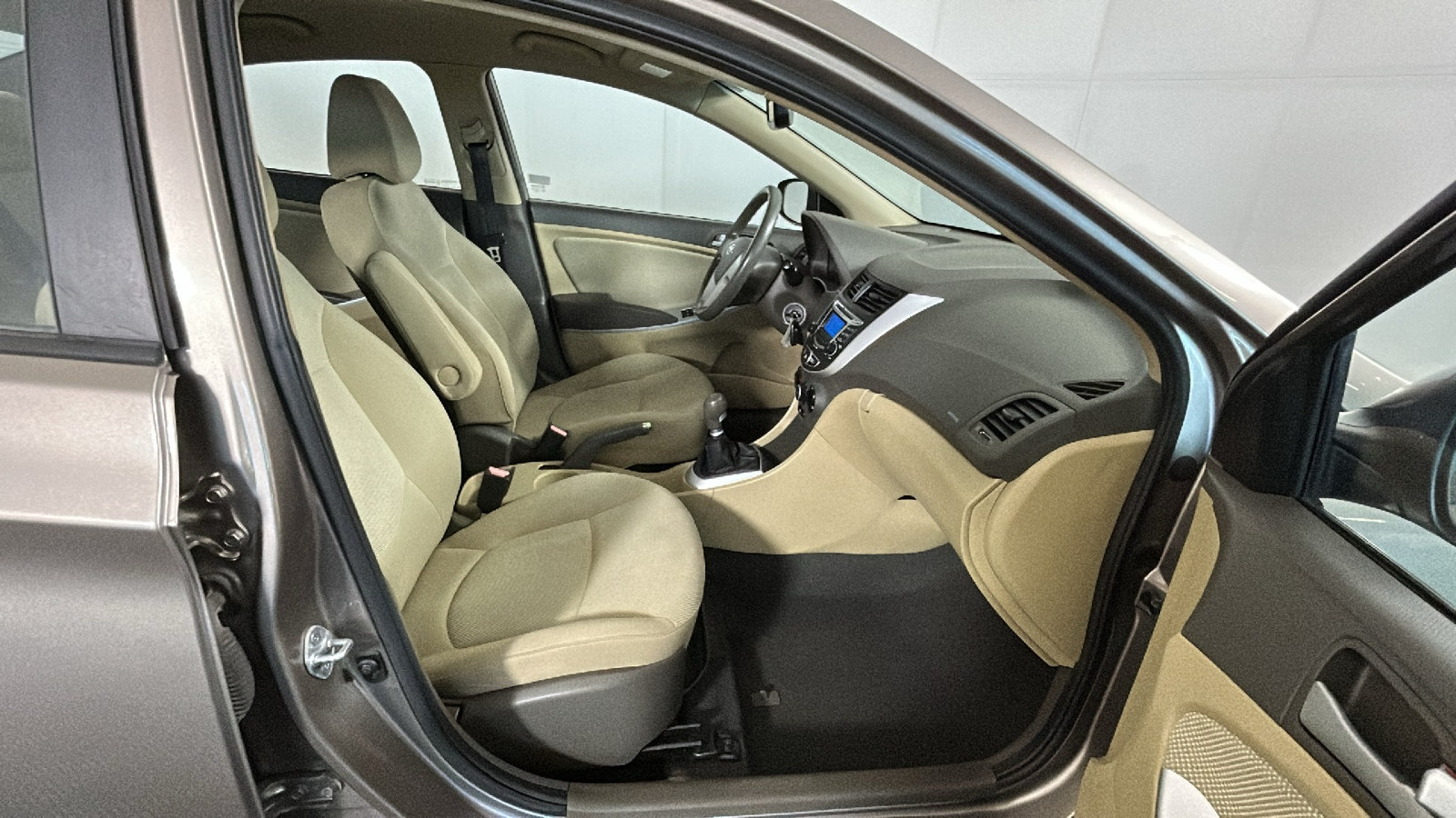 Used 2013 Hyundai Accent GLS FWD image 34